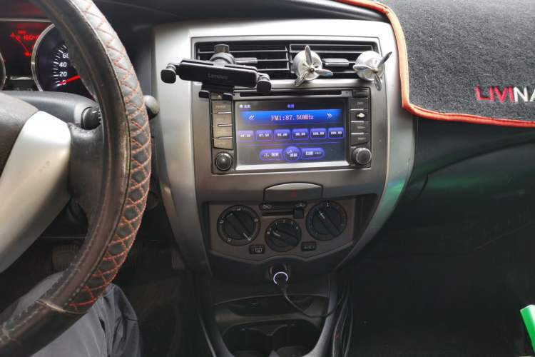 Used Nissan Livina 2013 Jingrui 1.6XL Manual Comfort Edition Audio And AC Panel