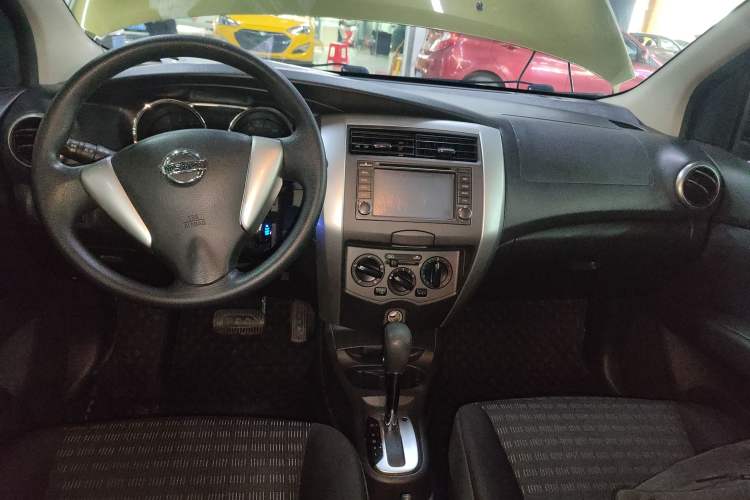 Used Nissan Livina 2013 Jinrui 1.6XL CVT Comfort Edition Center Console