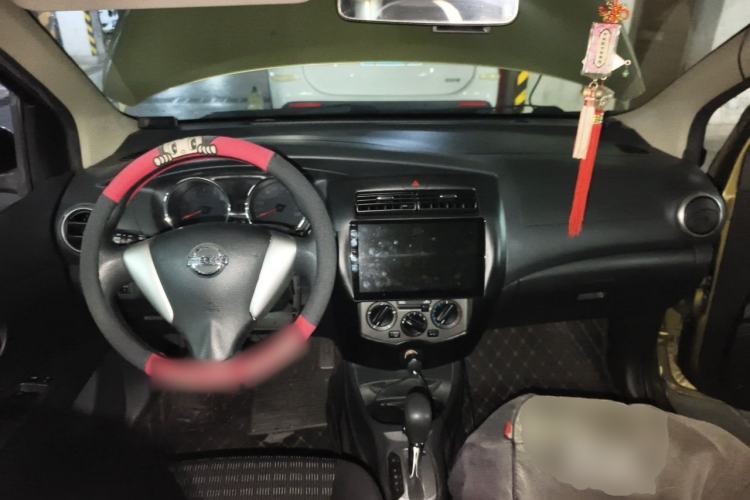 Used Nissan Livina 2013 JINRUI 1.6XV CVT Luxury Edition Center Console