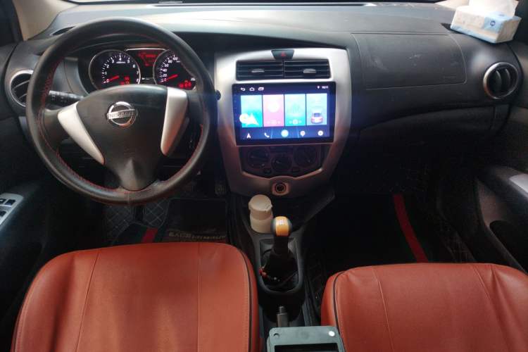 Used Nissan Livina 2013 Jingrui 1.6XL Manual Comfort Edition Center Console