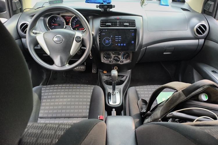 Used Nissan Livina 2013 Jinrui 1.6XL CVT Comfort Edition Center Console