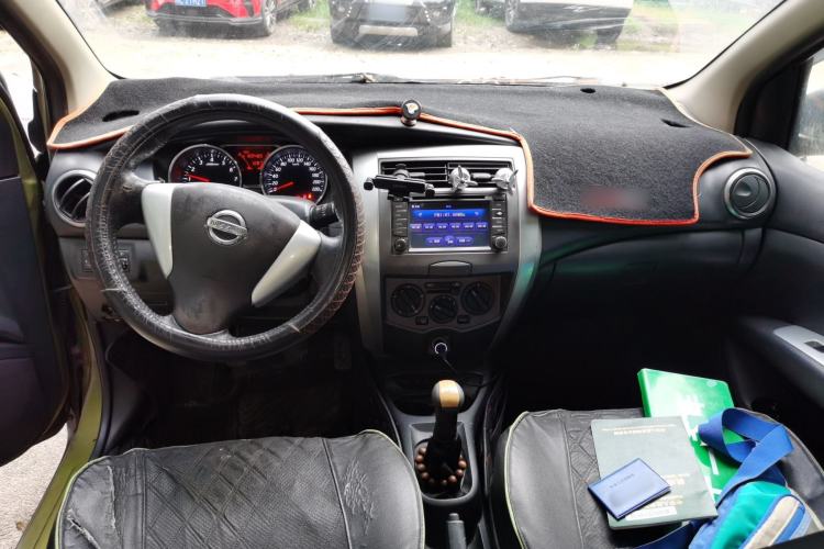 Used Nissan Livina 2013 Jingrui 1.6XL Manual Comfort Edition Center Console