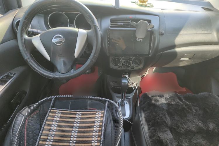 Used Nissan Livina 2013 JINRUI 1.6XV CVT Luxury Edition Center Console