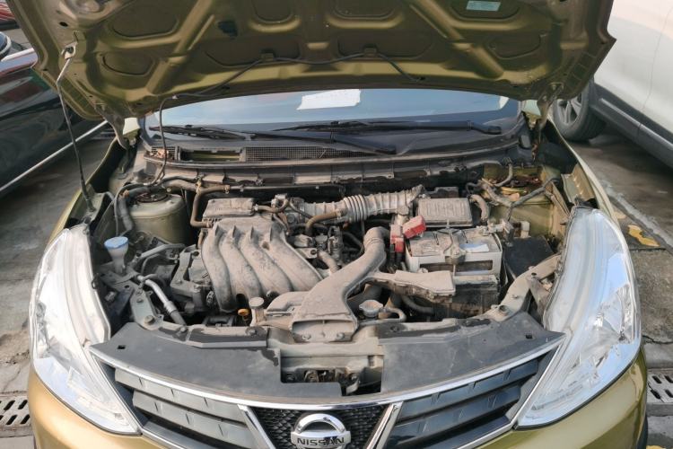 Used Nissan Livina 2013 JINRUI 1.6XV Manual Luxury Edition Engine Bay