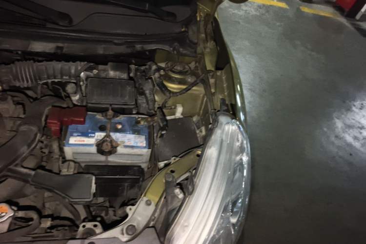 Used Nissan Livina 2013 JINRUI 1.6XV CVT Luxury Edition Engine Bay Left