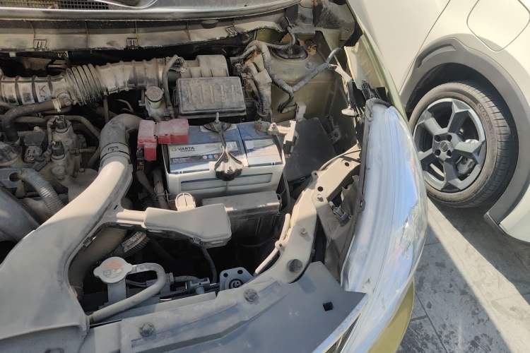 Used Nissan Livina 2013 JINRUI 1.6XV CVT Luxury Edition Engine Bay Left