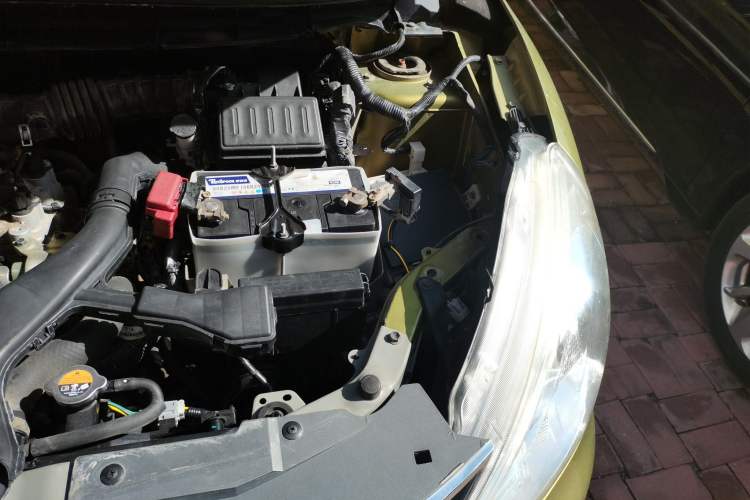 Used Nissan Livina 2013 Jinrui 1.6XL CVT Comfort Edition Engine Bay Left