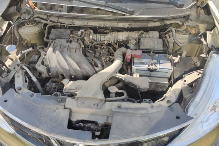Used Nissan Livina 2013 JINRUI 1.6XV CVT Luxury Edition Engine Bay