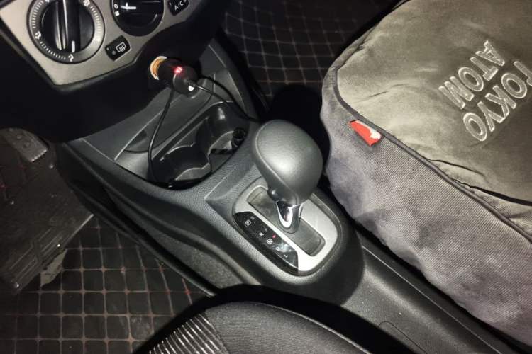 Used Nissan Livina 2013 JINRUI 1.6XV CVT Luxury Edition Gear Lever