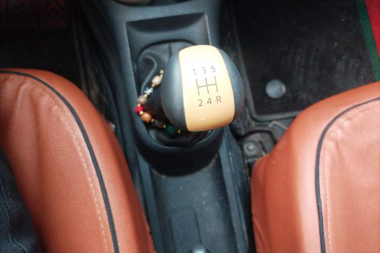 Used Nissan Livina 2013 Jingrui 1.6XL Manual Comfort Edition Gear Lever
