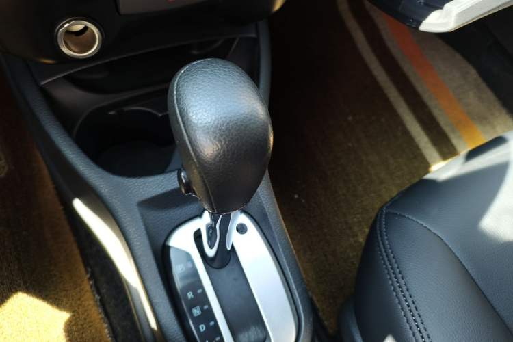 Used Nissan Livina 2013 Jinrui 1.6XL CVT Comfort Edition Gear Lever
