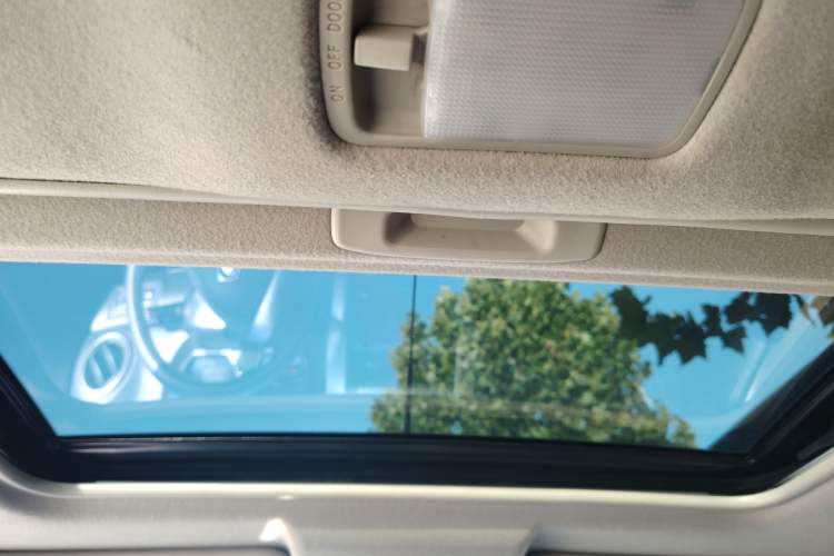 Used Nissan Livina 2013 JINRUI 1.6XV CVT Luxury Edition Headliner