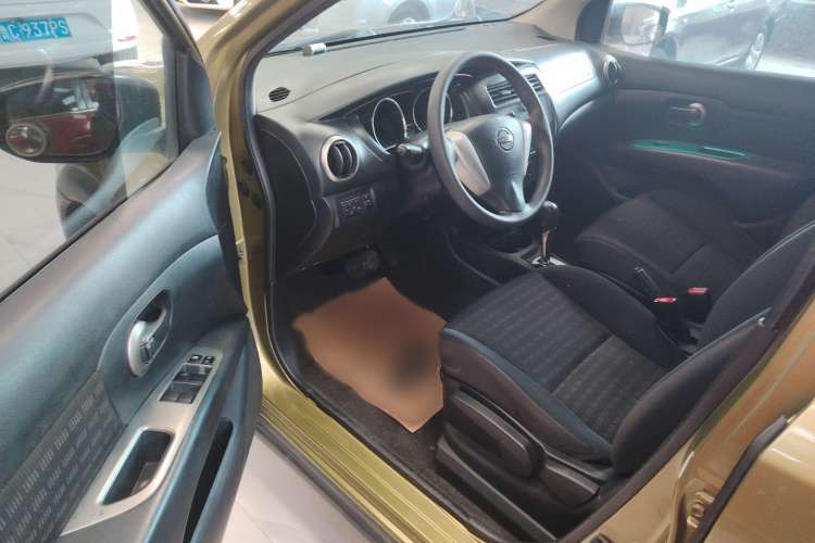 Used Nissan Livina 2013 Jinrui 1.6XL CVT Comfort Edition Interior 2
