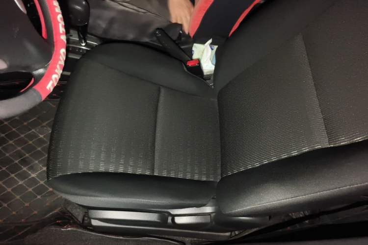 Used Nissan Livina 2013 JINRUI 1.6XV CVT Luxury Edition Left Front Seat