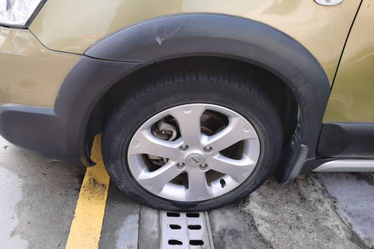 Used Nissan Livina 2013 JINRUI 1.6XV Manual Luxury Edition Left Front Wheel Hub