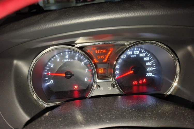 Used Nissan Livina 2013 JINRUI 1.6XV CVT Luxury Edition Odometer Close Up