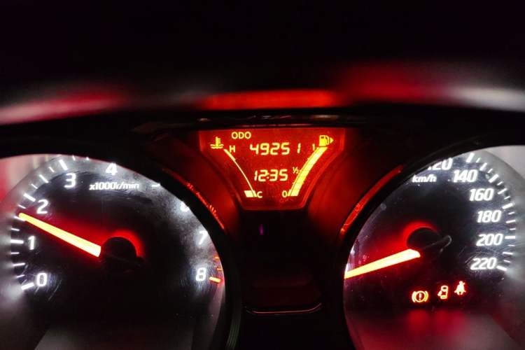 Used Nissan Livina 2013 Jingrui 1.6XL Manual Comfort Edition Odometer Close Up