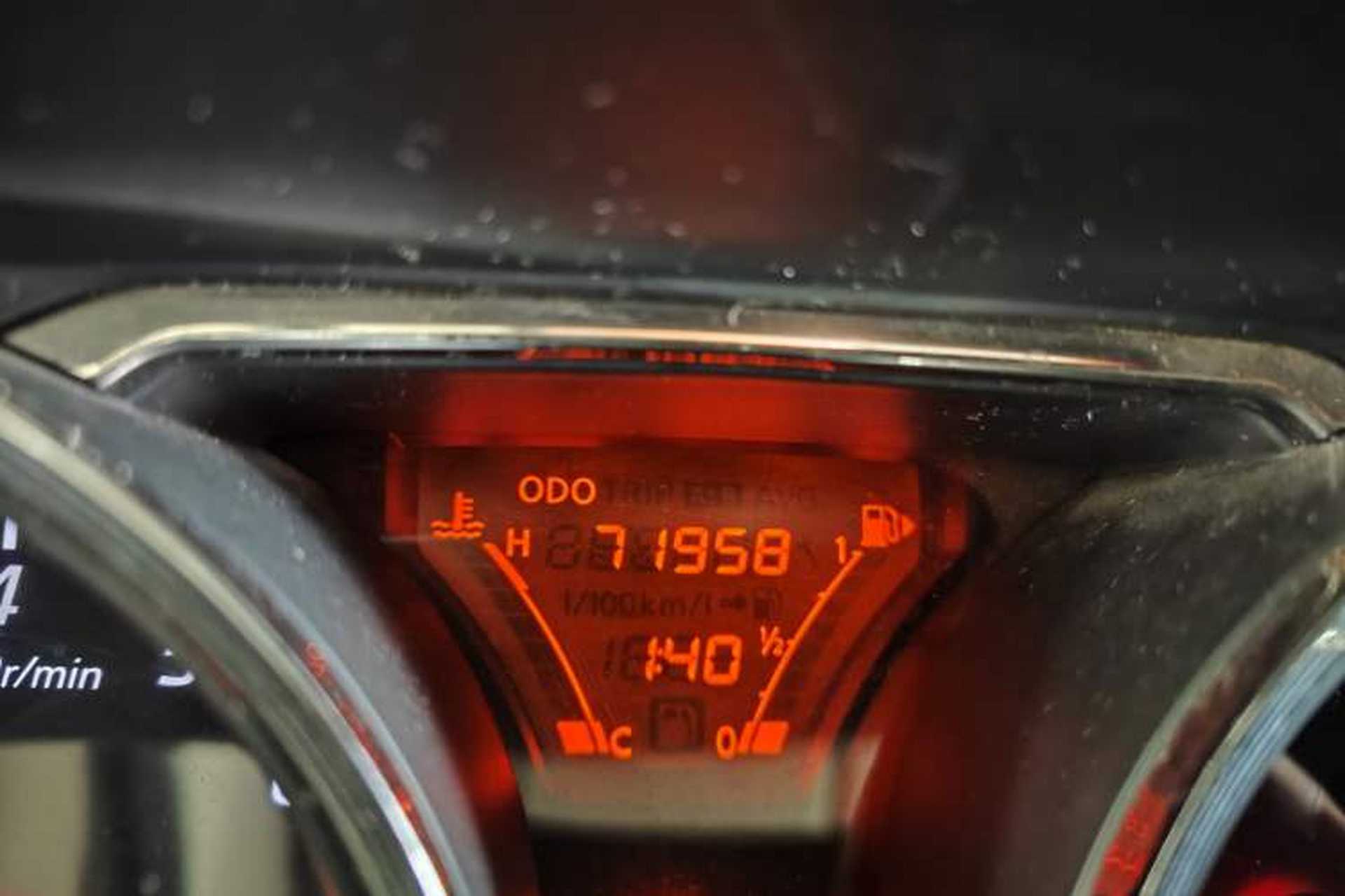 Used Nissan Livina 2013 Jinrui 1.6XL CVT Comfort Edition Odometer Close Up