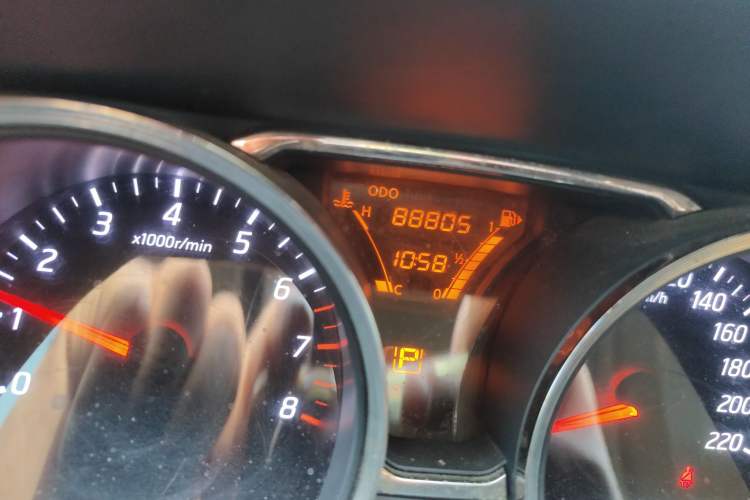 Used Nissan Livina 2013 JINRUI 1.6XV CVT Luxury Edition Odometer Close Up