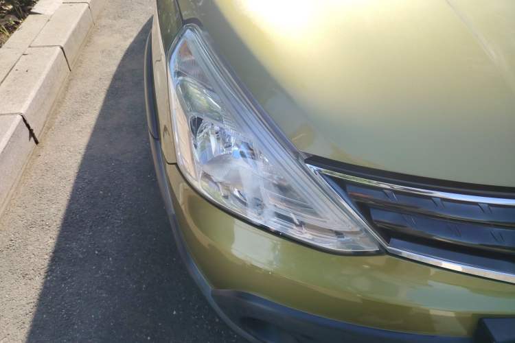 Used Nissan Livina 2013 JINRUI 1.6XV CVT Luxury Edition Right Front Headlight