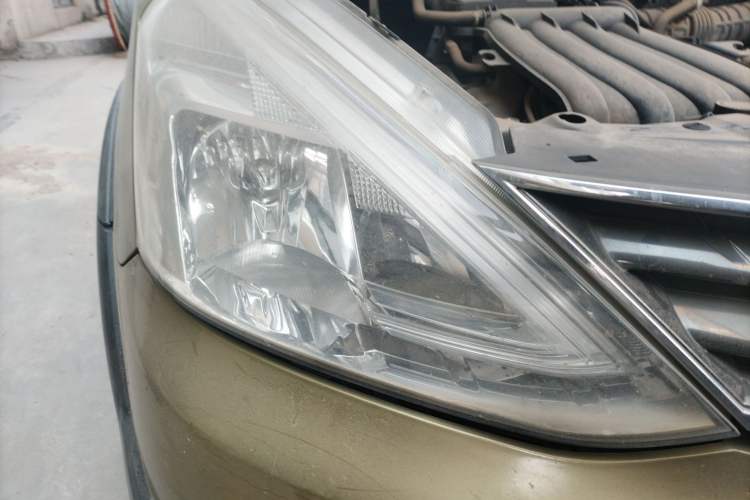Used Nissan Livina 2013 Jingrui 1.6XL Manual Comfort Edition Right Front Headlight