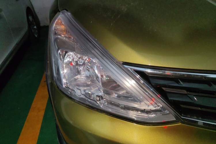 Used Nissan Livina 2013 Jingrui 1.6XL Manual Comfort Edition Right Front Headlight