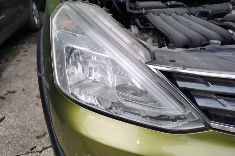 Used Nissan Livina 2013 Jingrui 1.6XL Manual Comfort Edition Right Front Headlight