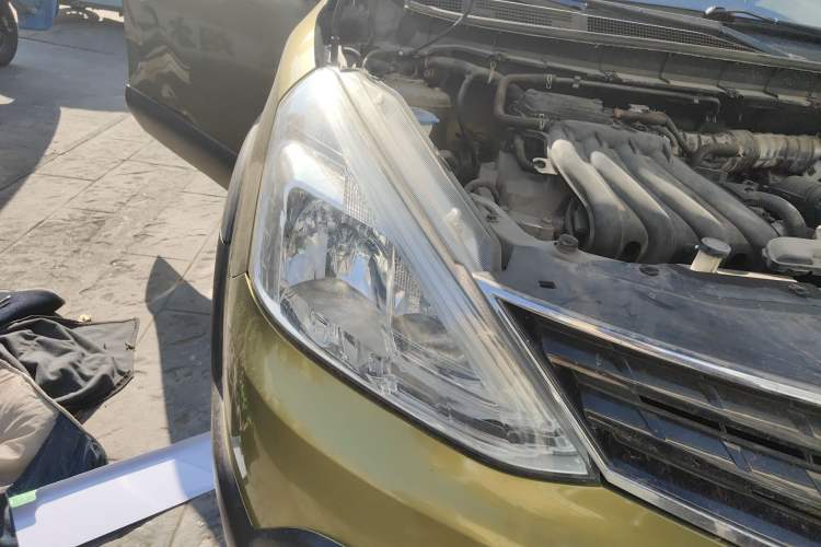 Used Nissan Livina 2013 JINRUI 1.6XV CVT Luxury Edition Right Front Headlight
