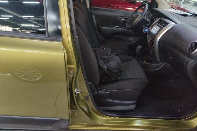 Used Nissan Livina 2013 Jinrui 1.6XL CVT Comfort Edition Right Front Seat