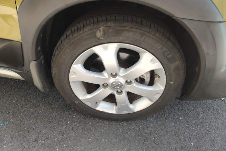 Used Nissan Livina 2013 JINRUI 1.6XV CVT Luxury Edition Right Front Wheel Hub
