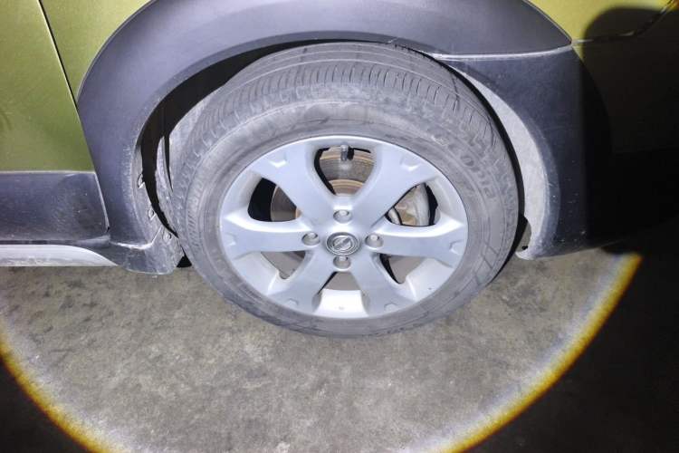 Used Nissan Livina 2013 JINRUI 1.6XV CVT Luxury Edition Right Front Wheel Hub