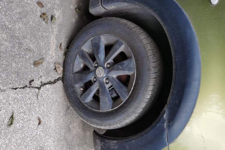 Used Nissan Livina 2013 Jingrui 1.6XL Manual Comfort Edition Right Front Wheel Hub