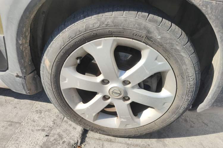 Used Nissan Livina 2013 JINRUI 1.6XV CVT Luxury Edition Right Front Wheel Hub