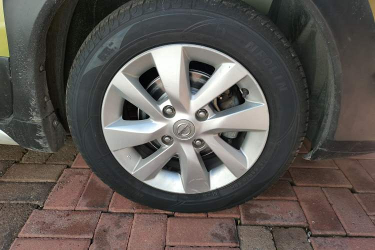 Used Nissan Livina 2013 Jinrui 1.6XL CVT Comfort Edition Right Front Wheel Hub