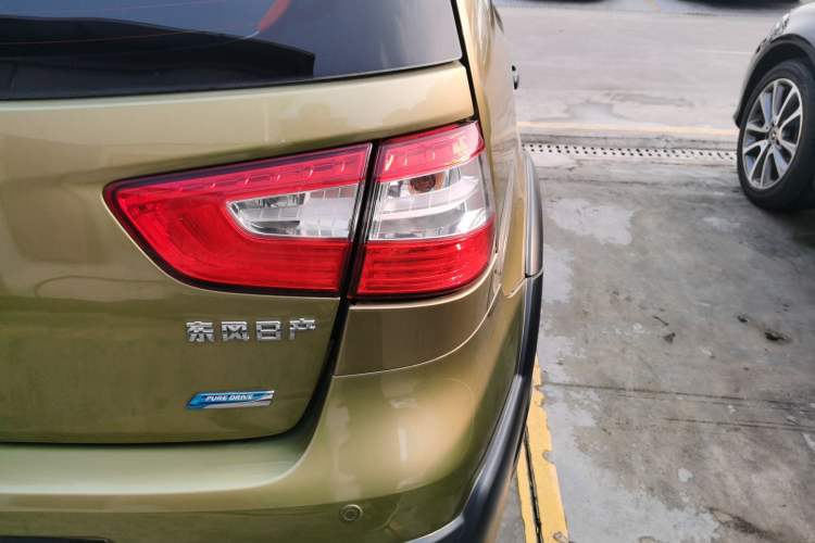 Used Nissan Livina 2013 JINRUI 1.6XV Manual Luxury Edition Right Rear Taillight