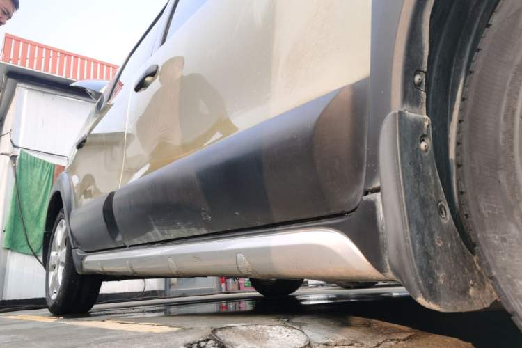 Used Nissan Livina 2013 JINRUI 1.6XV Manual Luxury Edition Right Side Sill