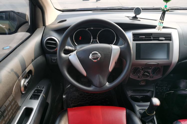 Used Nissan Livina 2013 JINRUI 1.6XV Manual Luxury Edition Steering Wheel