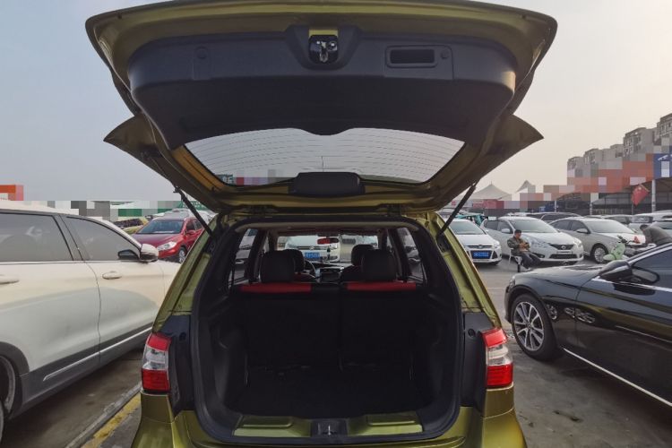 Used Nissan Livina 2013 JINRUI 1.6XV Manual Luxury Edition Trunk