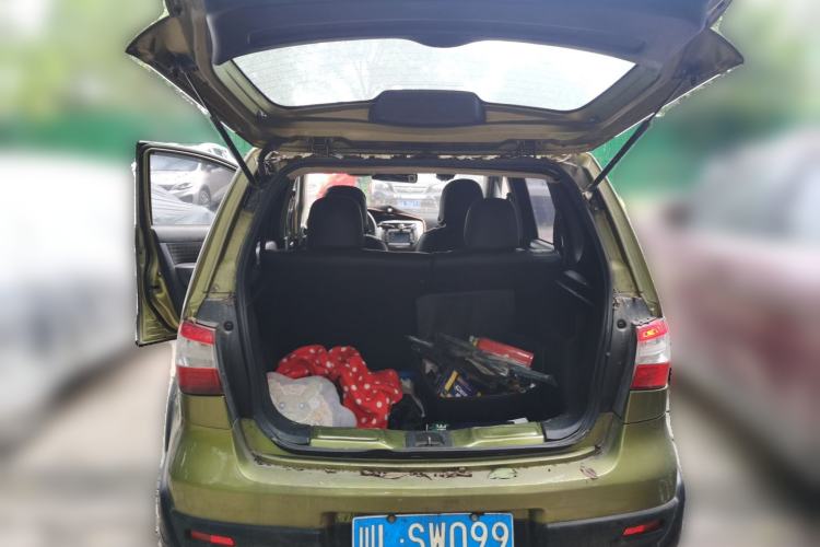 Used Nissan Livina 2013 Jingrui 1.6XL Manual Comfort Edition Trunk