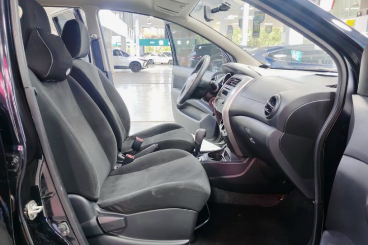 Used Nissan Livina 2015 1.6XE CVT Comfort Edition Interior 3