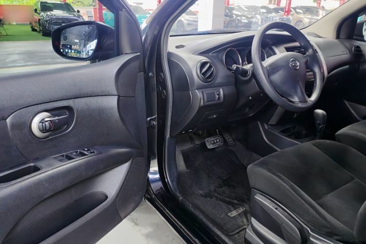 Used Nissan Livina 2015 1.6XE CVT Comfort Edition Interior 4