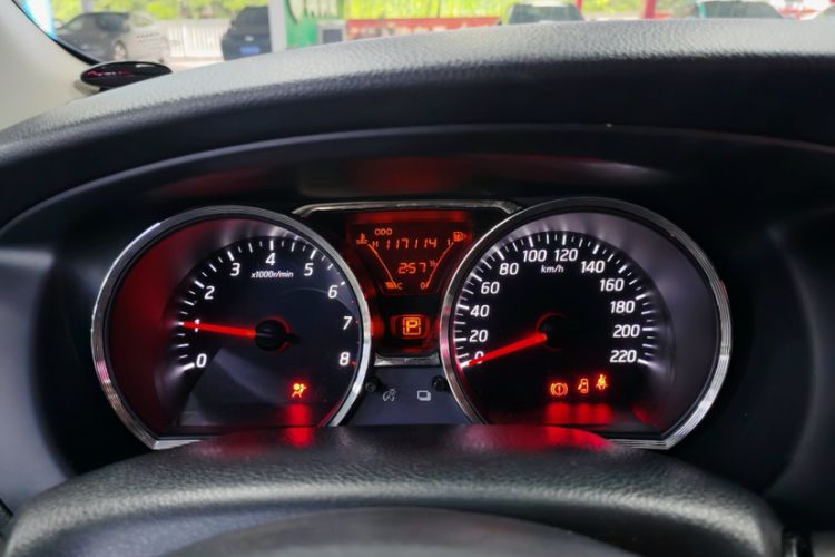 Used Nissan Livina 2015 1.6XE CVT Comfort Edition Odometer Close Up