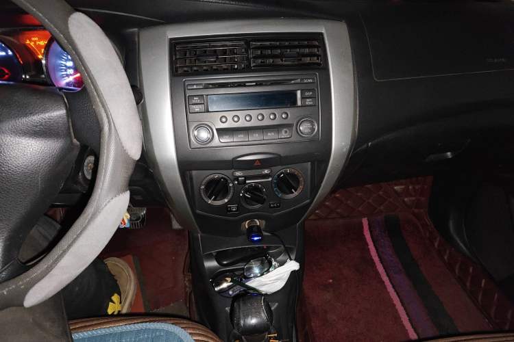 Used Nissan Livina 2015 1.6XE Manual Comfort Edition Audio And AC Panel