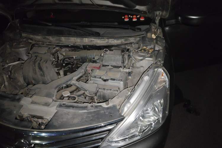 Used Nissan Livina 2015 1.6XE Manual Comfort Edition Engine Bay Left