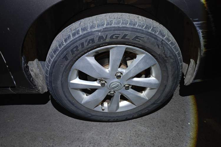 Used Nissan Livina 2015 1.6XE Manual Comfort Edition Right Front Wheel Hub