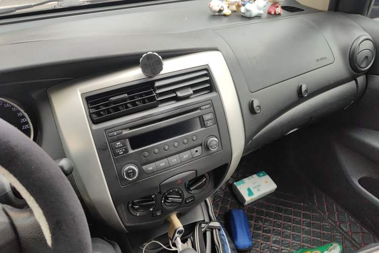 Used Nissan Livina 2015 1.6XE CVT Comfort Edition Audio And AC Panel