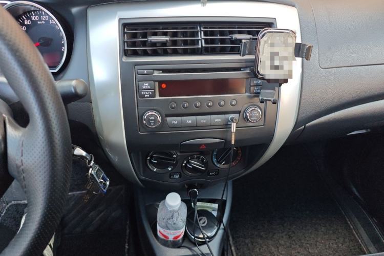Used Nissan Livina 2015 1.6XE Manual Comfort Edition Audio And AC Panel