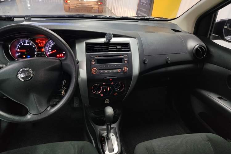 Used Nissan Livina 2015 1.6XE CVT Comfort Edition Audio And AC Panel