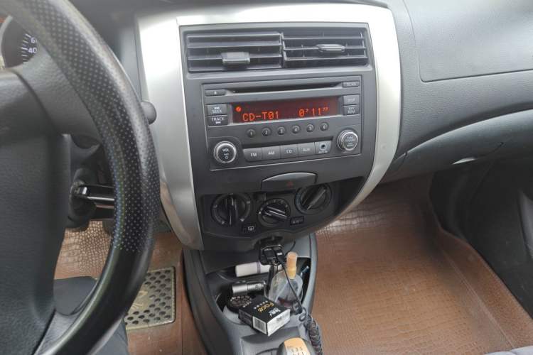 Used Nissan Livina 2015 1.6XE Manual Comfort Edition Audio And AC Panel