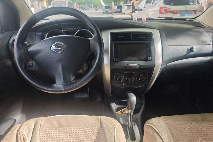 Used Nissan Livina 2015 1.6XE CVT Comfort Edition Center Console